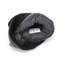 Cargar imagen en el visor de la galería, GORRO BOSSI 31436